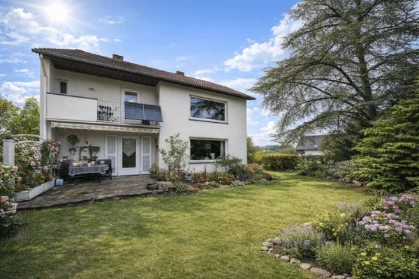 Immobilie in Mendig - Freistehendes Zweifamilienhaus mit großzügigem Garten und flexiblen Nutzungsmöglichkeiten in zentraler Lage von Mendig - Bild 1