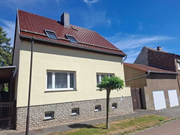 Immobilie in Benndorf - Benndorf: Einfamilienhaus mit Doppelgarage und Garten in Top Wohnlage zu verkaufen  - Bild 0