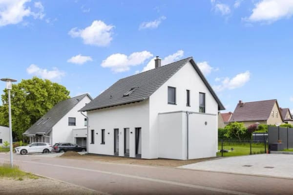 Immobilie in Röbel/Müritz - Exklusives OKAL Einfamilienhaus - Modernes Wohnen auf höchstem Niveau in bester Lage von Röbel - Bild 1