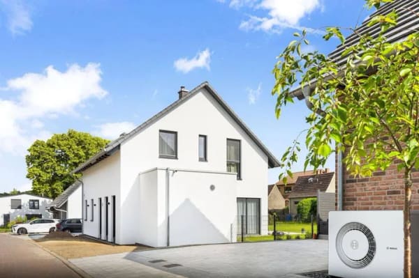 Immobilie in Röbel/Müritz - Exklusives OKAL Einfamilienhaus - Modernes Wohnen auf höchstem Niveau in bester Lage von Röbel - Bild 2