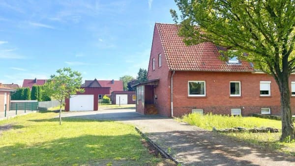 Immobilie in Emlichheim - Doppelhaushälfte mit Potenzial, zahlreichen Nutzungsmöglichkeiten und vielfältigen Nebengebäuden - Bild 0