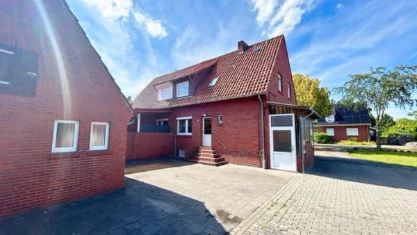 Immobilie in Emlichheim - Doppelhaushälfte mit Potenzial, zahlreichen Nutzungsmöglichkeiten und vielfältigen Nebengebäuden - Bild 1