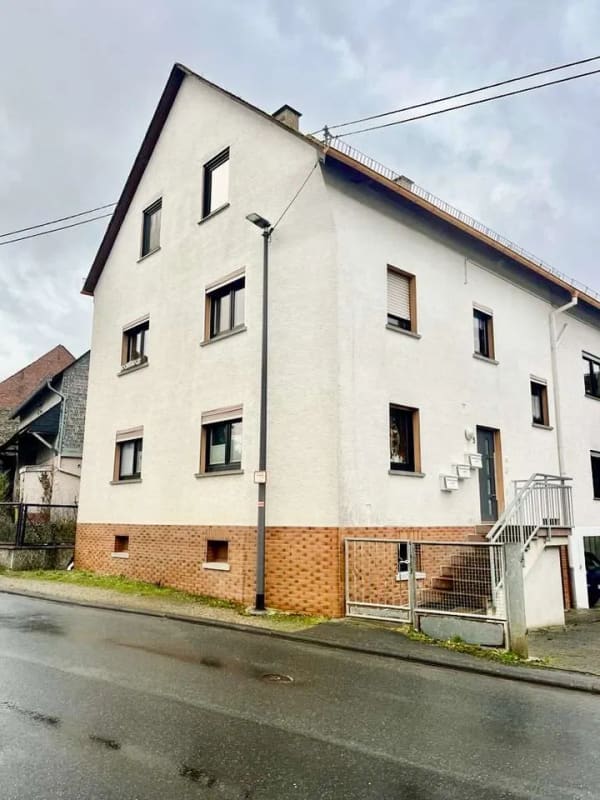 Immobilie in Reckenroth - Hofreite, Bauernhof, Mehrfamilienhaus mit Ställen, Hallen (optional sehr viel Wiesen) zu verkaufen - Bild 1