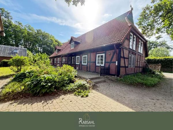 Immobilie in Hanstedt - Historisches Landhaus mit Nebengebäuden und zwei möglichen Baugrundstücken im idyllischen Velgen - Bild 0