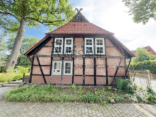 Immobilie in Hanstedt - Historisches Landhaus mit Nebengebäuden und zwei möglichen Baugrundstücken im idyllischen Velgen - Bild 1