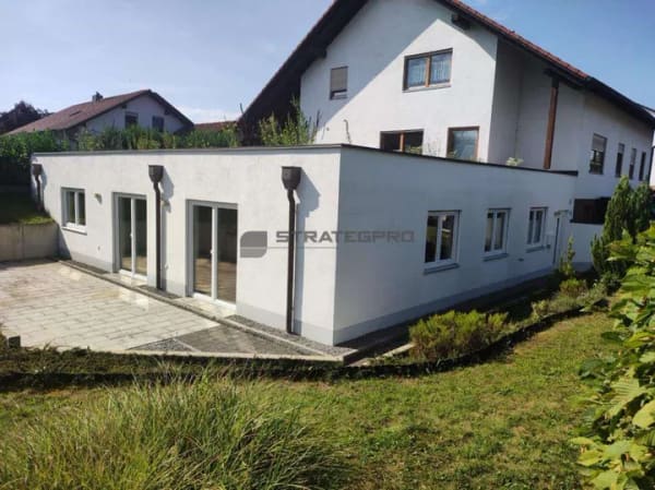 Immobilie in Essenbach - Einfamilienhaus mit Einliegerwohnung oder Mehrgenerationenwohnen Nähe München - Bild 0