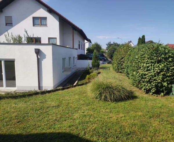 Immobilie in Essenbach - Einfamilienhaus mit Einliegerwohnung oder Mehrgenerationenwohnen Nähe München - Bild 1