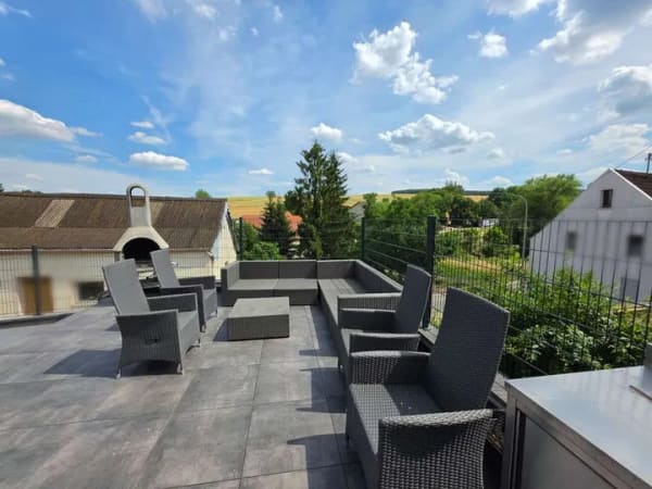 Immobilie in Unkenbach - Effizient modernisiertes Zweifamilienhaus mit PV‑Batteriespeicher, Wärmepumpe und schöner Aussicht - Bild 3