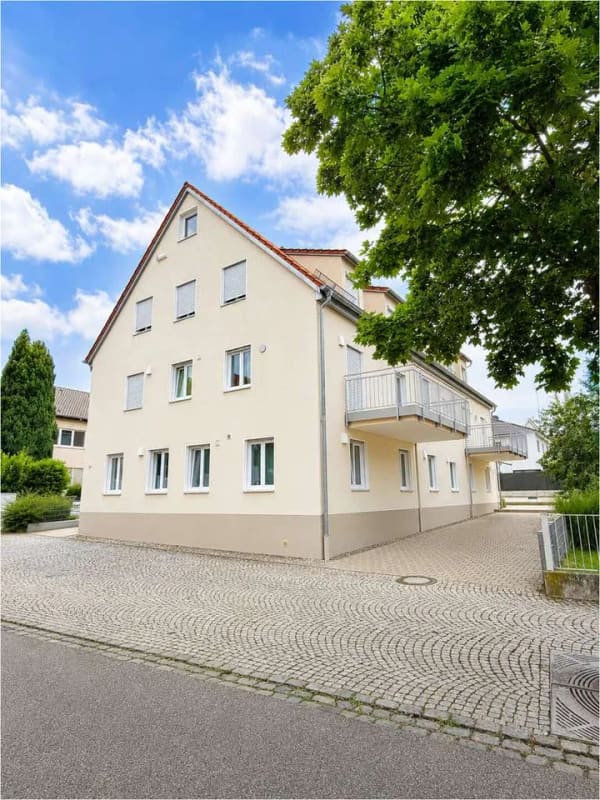 Immobilie in Leipheim - Großzügig, modern und gepflegt – Traumwohnung mit Balkon und zwei Außenstellplätzen - Bild 0