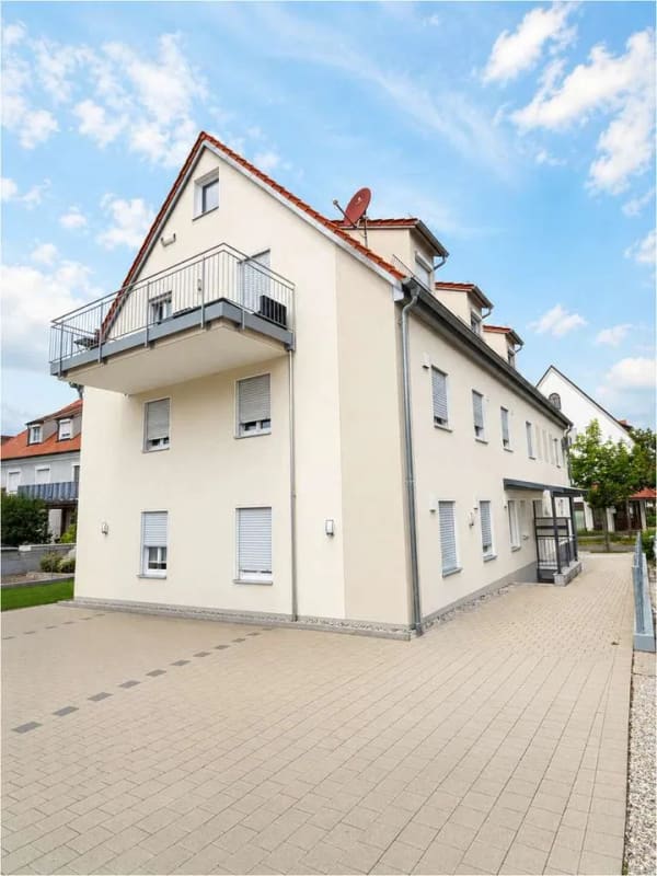 Immobilie in Leipheim - Großzügig, modern und gepflegt – Traumwohnung mit Balkon und zwei Außenstellplätzen - Bild 1