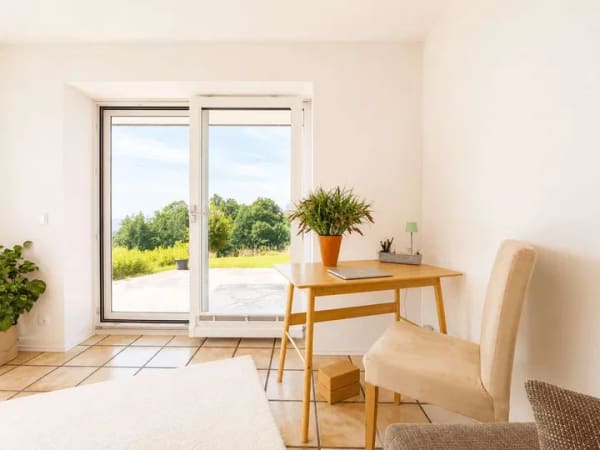 Immobilie in Waldkirchen - Mehr als eine Eigentumswohnung – ein Zuhause mit Garten, Werkstatt und Weitblick - Bild 2