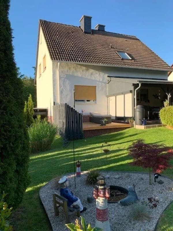 Immobilie in Ronshausen - familienfreundliches modernisiertes Einfamilienhaus mit großem Grundstück & 2 Bädern  - Bild 1