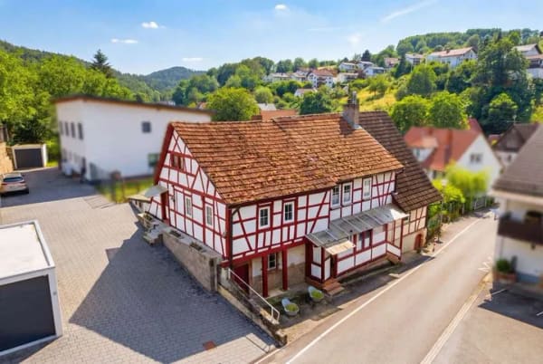 Immobilie in Mörlenbach - Gemütliches Fachwerkhaus auf großem Grundstück - Bild 0