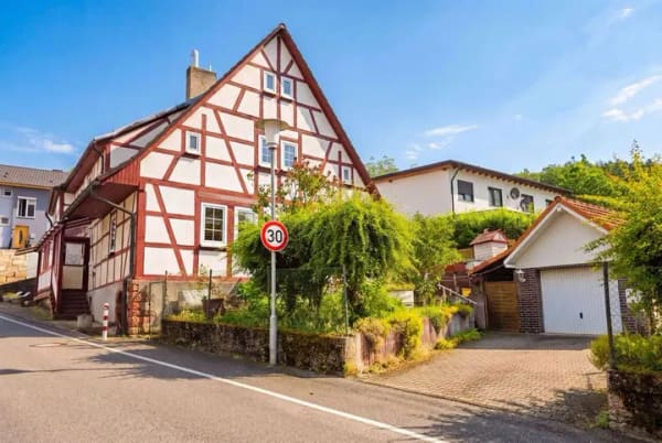 Immobilie in Mörlenbach - Gemütliches Fachwerkhaus auf großem Grundstück - Bild 3