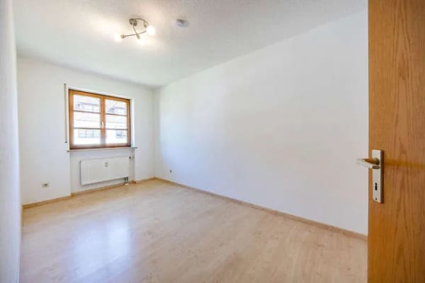 Immobilie in Allensbach - 4-Zimmer-Wohnung mit Balkon und Tiefgarage – nur wenige Minuten zum See! - Bild 3