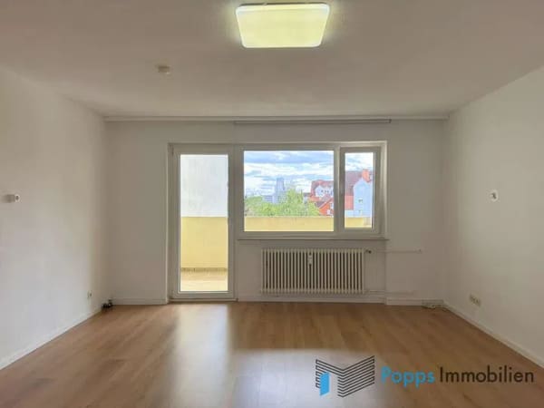 Immobilie in Schwalbach - Attraktive 3-Zimmer-Wohnung in zentraler Lage mit Balkon - Bild 0