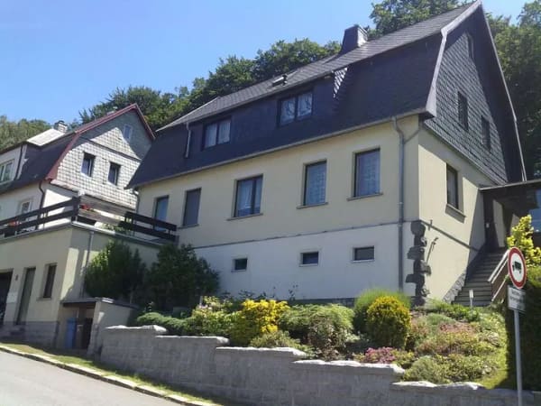 Immobilie in Jahnsdorf/Erzgebirge - Wohnen wie im Urlaub – Zweifamilienhaus mit SPA-Garten und exklusivem Ambiente in Jahnsdorf - Bild 0