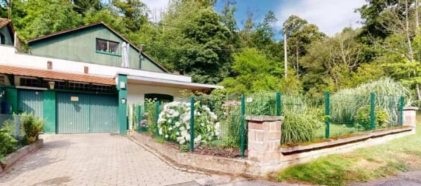 Immobilie in Gleiszellen-Gleishorbach - ~~ GEPFLEGTES WOHNHAUS MIT GARTEN IN ABSOLUT RUHIGER WALDRANDLAGE ~~ - Bild 1