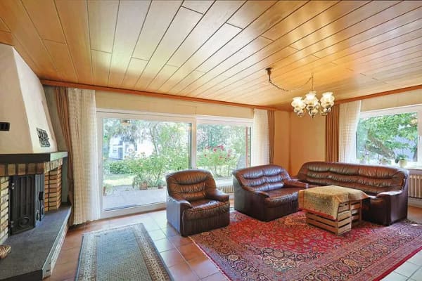 Immobilie in Böblingen - Großzügiges Wohnhaus mit Gartenidylle und vielseitigem Nutzungspotenzial - Bild 1