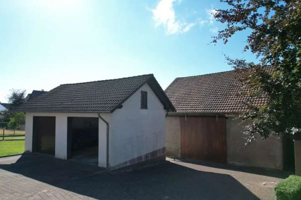 Immobilie in Beverungen - Ein-/Zweifamilienhaus mit Doppelgarage und Scheune in Beverungen-Haarbrück - Bild 3