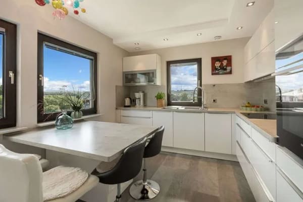 Immobilie in Bad Camberg - Familienparadies mit Wintergarten, Balkonen, Garage und unverbaubarem Ausblick - Bild 3