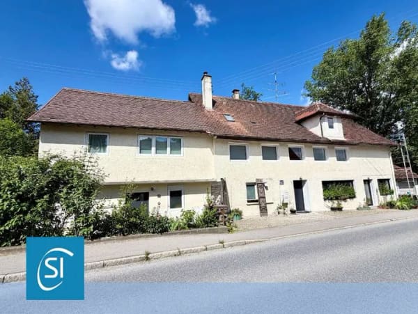 Immobilie in Wolfegg - Wohnen, Arbeiten oder Vermieten - großzügiges Mehrfamilienhaus mit 5 Einheiten - Bild 0
