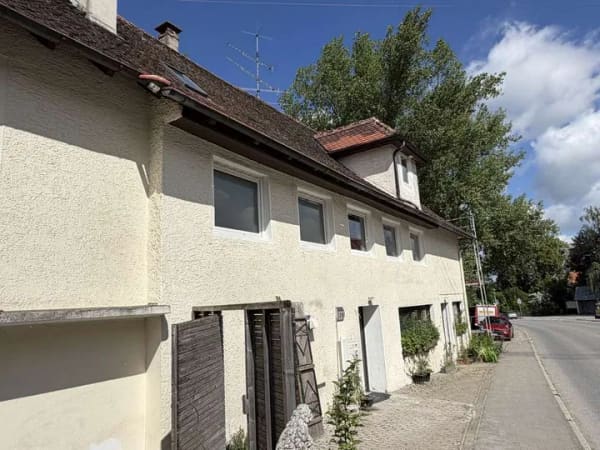 Immobilie in Wolfegg - Wohnen, Arbeiten oder Vermieten - großzügiges Mehrfamilienhaus mit 5 Einheiten - Bild 1