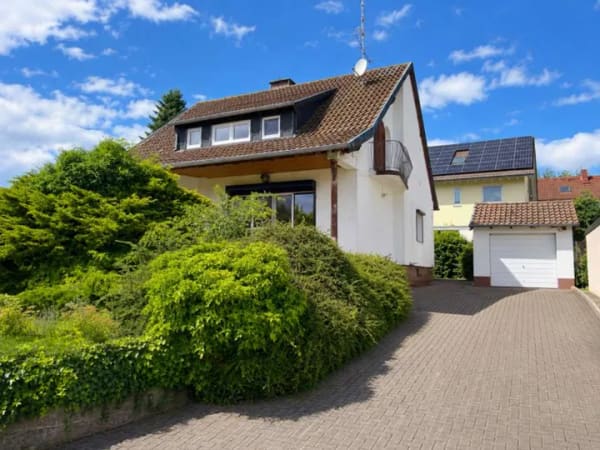 Immobilie in Gersheim - Wohnen mit Weitblick – Freistehendes Einfamilienhaus in idyllischer Feldrandlage - Bild 0