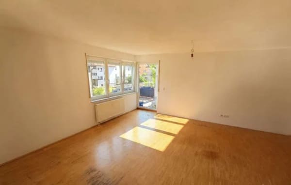 Immobilie in Schwaikheim - Sonniges Wohnglück: Großzügige 4-Zimmer-Wohnung mit Süd-West-Balkon + Garage - Bild 2