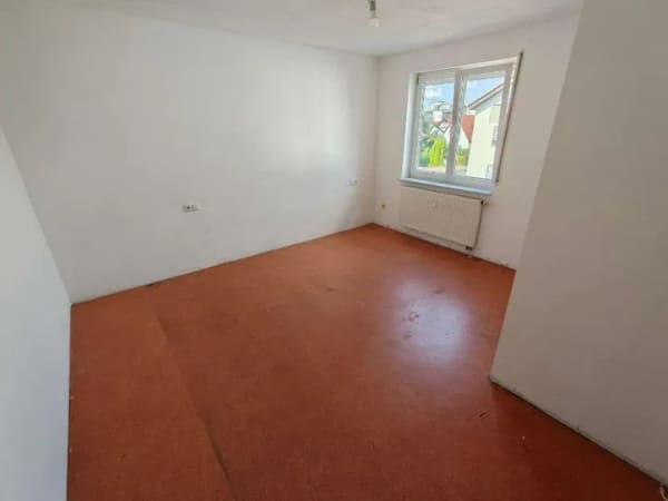 Immobilie in Schwaikheim - Sonniges Wohnglück: Großzügige 4-Zimmer-Wohnung mit Süd-West-Balkon + Garage - Bild 4