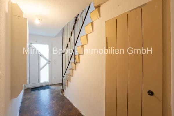Immobilie in Donzdorf - Teilmodernisiertes Zweifamilienhaus mit großem Garten In Ortsrandlage von Donzdorf - Bild 1