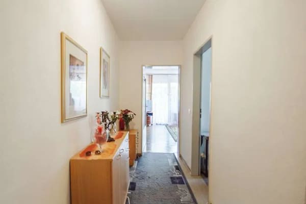 Immobilie in Lahr/Schwarzwald - Modern & angenehm: 2-Zimmer-Wohnung mit Balkon, Aufzug und Einbauküche in ruhiger Lage - Bild 2