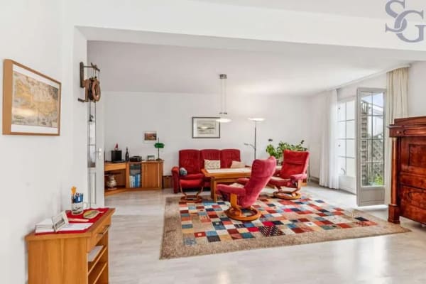 Immobilie in Bad Dürrenberg - Ihre Doppelhaushälfte in verkehrsberuhigter Lage! Terrasse | Keller | Balkon | Garage | Gäste WC - Bild 2