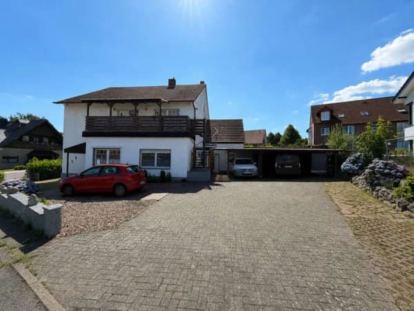 Immobilie in Hüllhorst - Großzügiges Zweifamilienhaus mit Einliegerwohnung und neuer Heizung - Bild 1