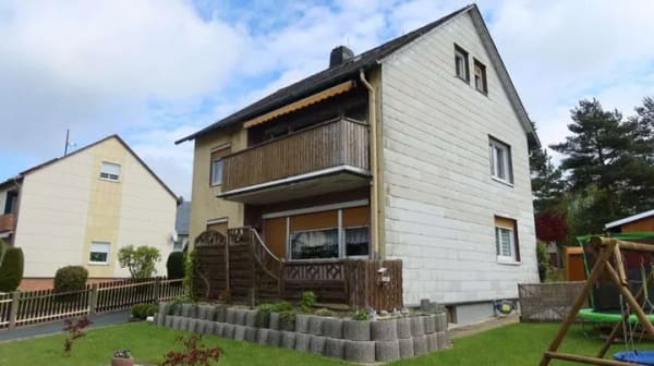 Immobilie in Sparneck - Einfamilienhaus mit schönem Garten in ruhiger Lage. - Bild 0