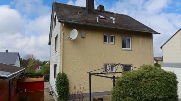Immobilie in Sparneck - Einfamilienhaus mit schönem Garten in ruhiger Lage. - Bild 1