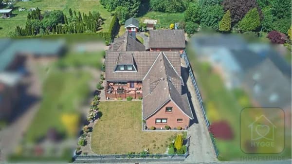 Immobilie in Alveslohe - Deine Chance - Modernisiertes Zweifamilienhaus mit Doppelgarage und Kapitalanlage - Bild 0