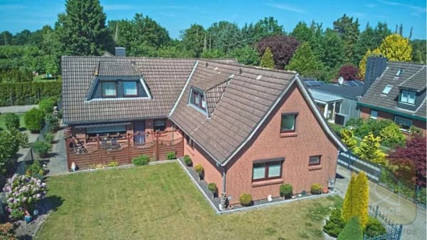 Immobilie in Alveslohe - Deine Chance - Modernisiertes Zweifamilienhaus mit Doppelgarage und Kapitalanlage - Bild 1