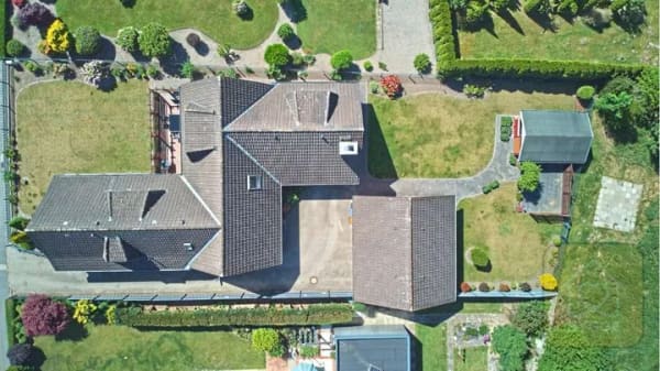Immobilie in Alveslohe - Deine Chance - Modernisiertes Zweifamilienhaus mit Doppelgarage und Kapitalanlage - Bild 2