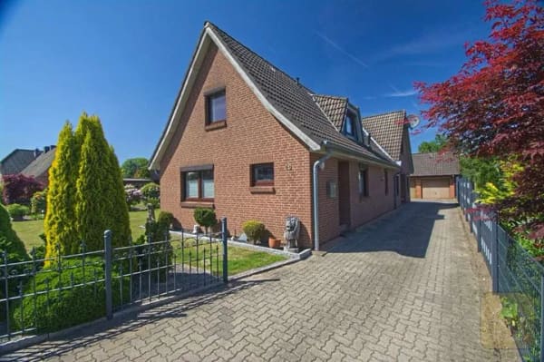 Immobilie in Alveslohe - Deine Chance - Modernisiertes Zweifamilienhaus mit Doppelgarage und Kapitalanlage - Bild 4