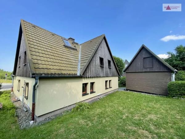 Immobilie in Altenberg - Gepflegtes Einfamilienhaus mit 1.594 m² Grundstück, Garage & Werkstatt in Altenberg - Bild 1