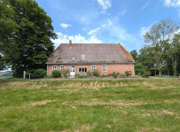 Immobilie in Burweg - Ehemaliges Pastorenhaus auf tollem Grundstück im Grünen - Bild 0