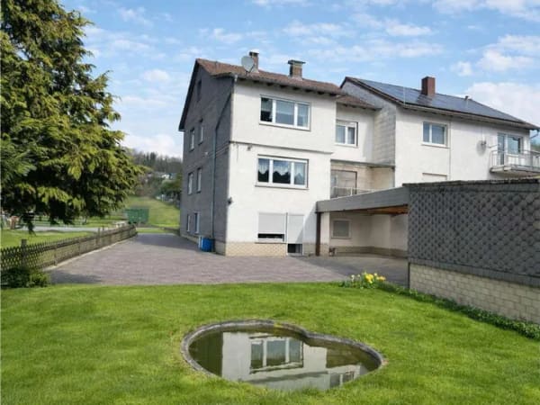 Immobilie in Biebergemünd - Sanierungsbedürftiges Mehrfamilienhaus mit großem Garten in Biebergemünd - Bild 0
