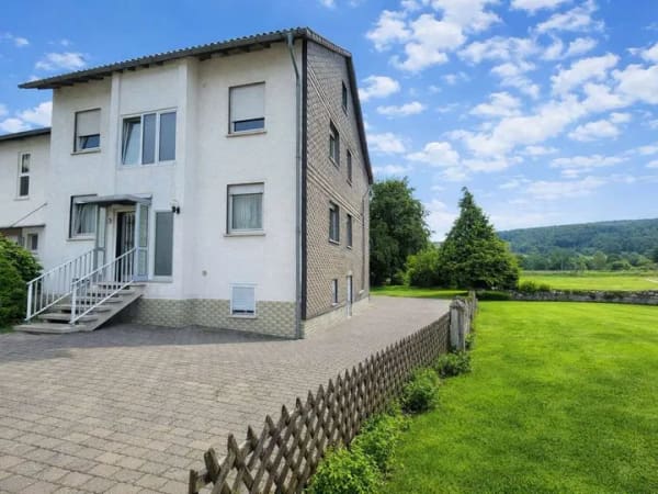 Immobilie in Biebergemünd - Sanierungsbedürftiges Mehrfamilienhaus mit großem Garten in Biebergemünd - Bild 1