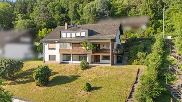 Immobilie in Flörsbachtal - Großzügiges Mehrfamilienhaus mit Charakter, Substanz und vielfältigem Entwicklungspotenzial - Bild 0