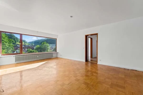 Immobilie in Flörsbachtal - Großzügiges Mehrfamilienhaus mit Charakter, Substanz und vielfältigem Entwicklungspotenzial - Bild 3