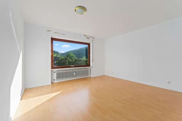 Immobilie in Flörsbachtal - Großzügiges Mehrfamilienhaus mit Charakter, Substanz und vielfältigem Entwicklungspotenzial - Bild 4