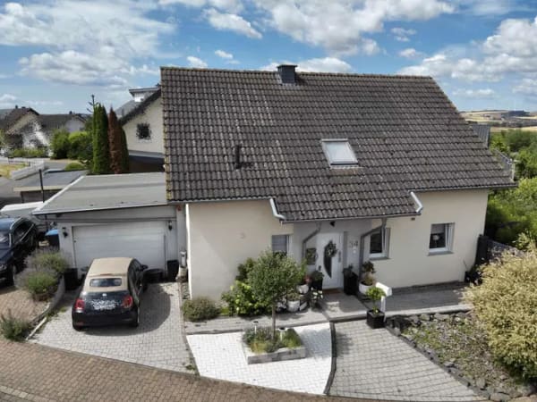 Immobilie in Münstermaifeld - Klassisches Einfamilienhaus mit Charme, Kamin und Sonnenterrasse - Bild 0