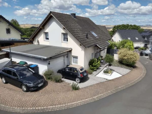 Immobilie in Münstermaifeld - Klassisches Einfamilienhaus mit Charme, Kamin und Sonnenterrasse - Bild 1