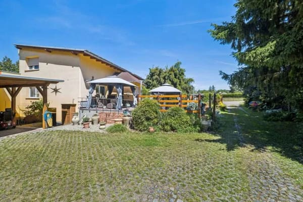 Immobilie in Bad Liebenwerda - Provisionsfrei - Haus auf großem Grundstück in ruhiger Lage mit Koiteich und PV-Anlage - Bild 0